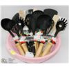 Image 1 : BOWL OF ASSORTED KITCHEN UTENSILS