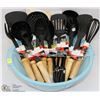 Image 1 : BOWL OF ASSORTED KITCHEN UTENSILS