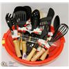 Image 1 : BOWL OF ASSORTED KITCHEN UTENSILS