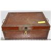 Image 1 : ANTIQUE HINGED TIN TRUNK