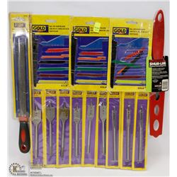 BUNDLE OF JIGSAW BLADES AND DRILL BITS