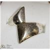 Image 1 : 23) STERLING SILVER RING (3.60G) SIZE 7