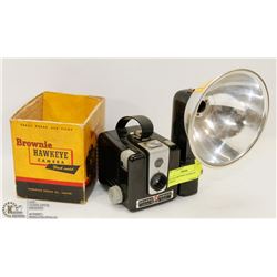 VINTAGE BROWNIE HAWKEYE CAMERA