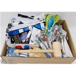 LARGE FLAT OF KITCHENWARE