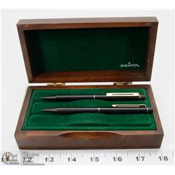 VINTAGE SHEAFFER PEN SET.