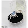 Image 1 : #18-MILKY OPAL SPARKLING GEMSTONE RING