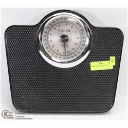 CAMRY BATHROOM SCALE. CRACKED FACE