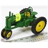Image 1 : VINTAGE JOHN DEERE TOY TRACTOR