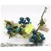 Image 1 : VINTAGE CENTERPIECE MADE OF GLASS GRAPES