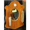 Image 1 : GENTLEMEN'S WALL MIRROR WITH 2 BRUSHES