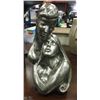 Image 1 : MAN & WOMAN EMBRACING - LOVE STATUE