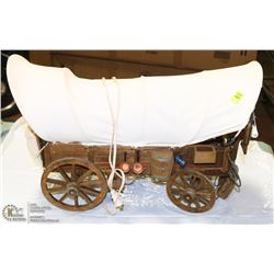 VINTAGE COVERED WOOD WAGON LAMP WITH ACCESSORIES