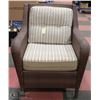 Image 1 : LARGE WICKER PATIO CHAIR.