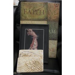 LOT OF ASSORTED DÉCOR WALL HANGINGS