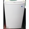 Image 1 : WHITE DANBY BAR FRIDGE