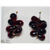 Image 1 : 33) 14KT GOLD GARNET EARRINGS