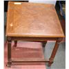 Image 1 : VINTAGE END TABLE WITH A SMALL FOLDING TABLE