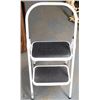 Image 1 : 2-STEP FOLDING STEP-STOOL
