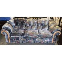 COLORFUL PATTERN COUCH.