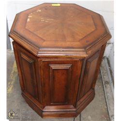 END TABLE WITH 4 DRAWERS