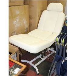 WHITE MULTI FOLD SALON CHAIR