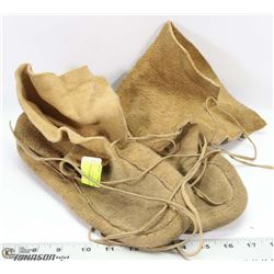 VINTAGE LEATHER MOCCASINS