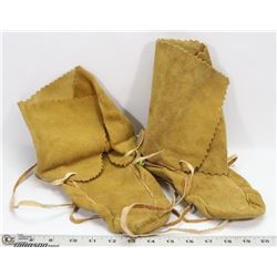VINTAGE LEATHER MOCCASINS