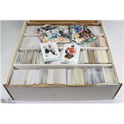 BOX OF OVER 3000 HOCKEY CARDS - ASSORTED SETS &
