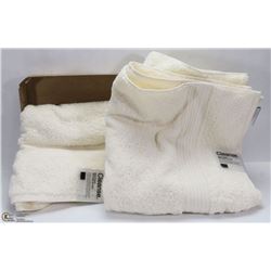 PAIR OF NEW CLEANSE SPRING HOME COLLECTION BATH