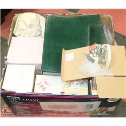 LARGE BOX OF ASSORTED DAVID WINTER COTTAGES &