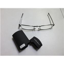 New Foster Grant Reading Glasses/folding compact Readers with Hardcase