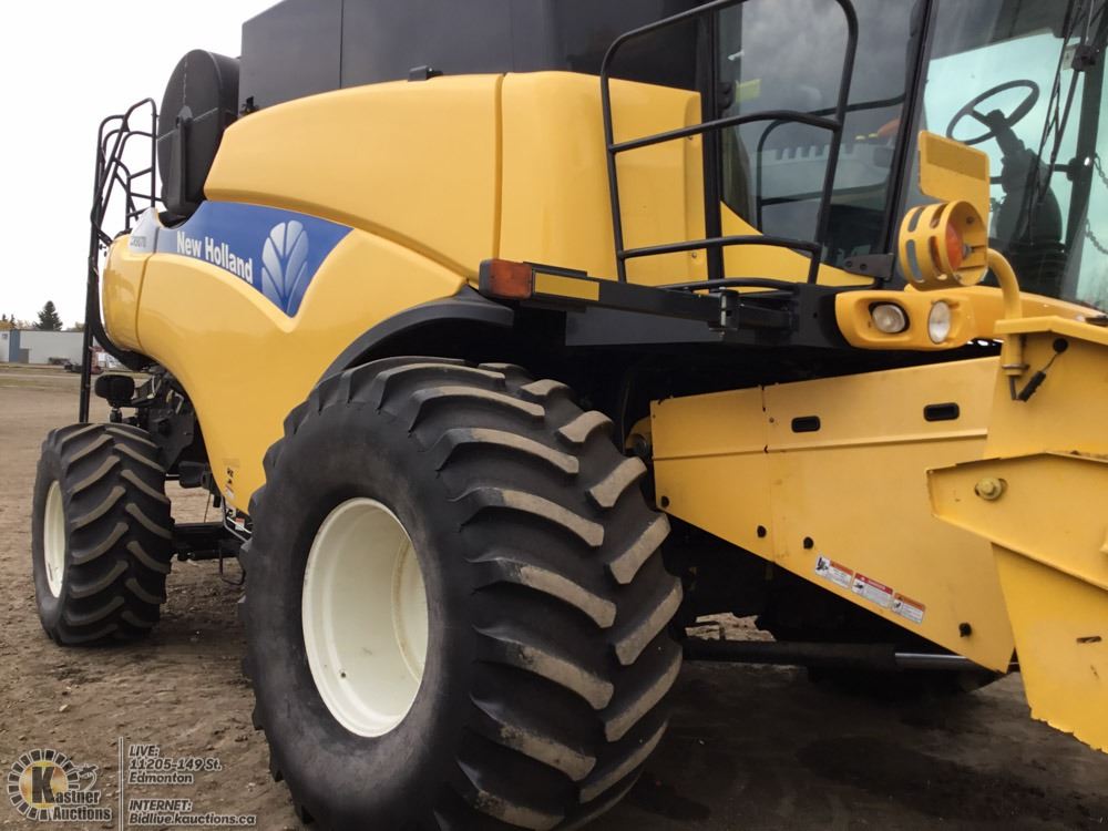 2008 NEW HOLLAND CR 9070 ROTARY COMBINE WITH NH 14' 76C