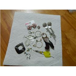ASSORTED EARRINGS - some may be silver - SINGLES, NEW & OTHER