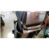 Image 2 : BROIL KING STAINLESS AND BLACK BBQ