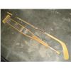 Image 1 : HOCKEY STICK AND CRUTCHES