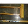 Image 2 : HOCKEY STICK AND CRUTCHES