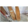Image 2 : 2 WOODEN OARS