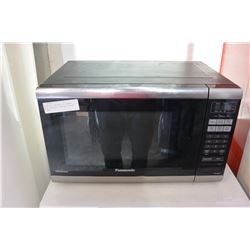 PANASONIC INVERTER MICROWAVE WITH STAINLESS TRIM AND HD DVD PLAYER