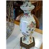Image 2 : VINTAGE FLOWER TABLE LAMP