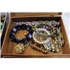 Image 3 : LOT OF COSTUME JEWELRY