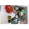 Image 2 : TRAY OF NATIVE BEADED JEWELLRY