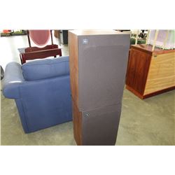 PAIR OF JBL MODEL L40 SPEAKERS