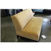 Image 2 : MODERN UPOLSTERED LOVESEAT