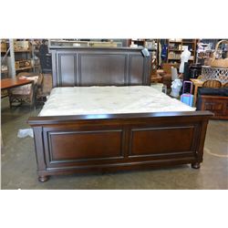 NEW ASHLEY SIGNATURE KINGSIZE DARK FINISH PANEL BED FRAME AND 2 MATCHING 3 DRAWER ENDTABLES, MINOR C