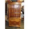 Image 2 : WOOD HUTCH