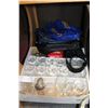 Image 1 : TRAY OF AIRLINE GLASSES AND BAGS