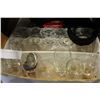 Image 2 : TRAY OF AIRLINE GLASSES AND BAGS