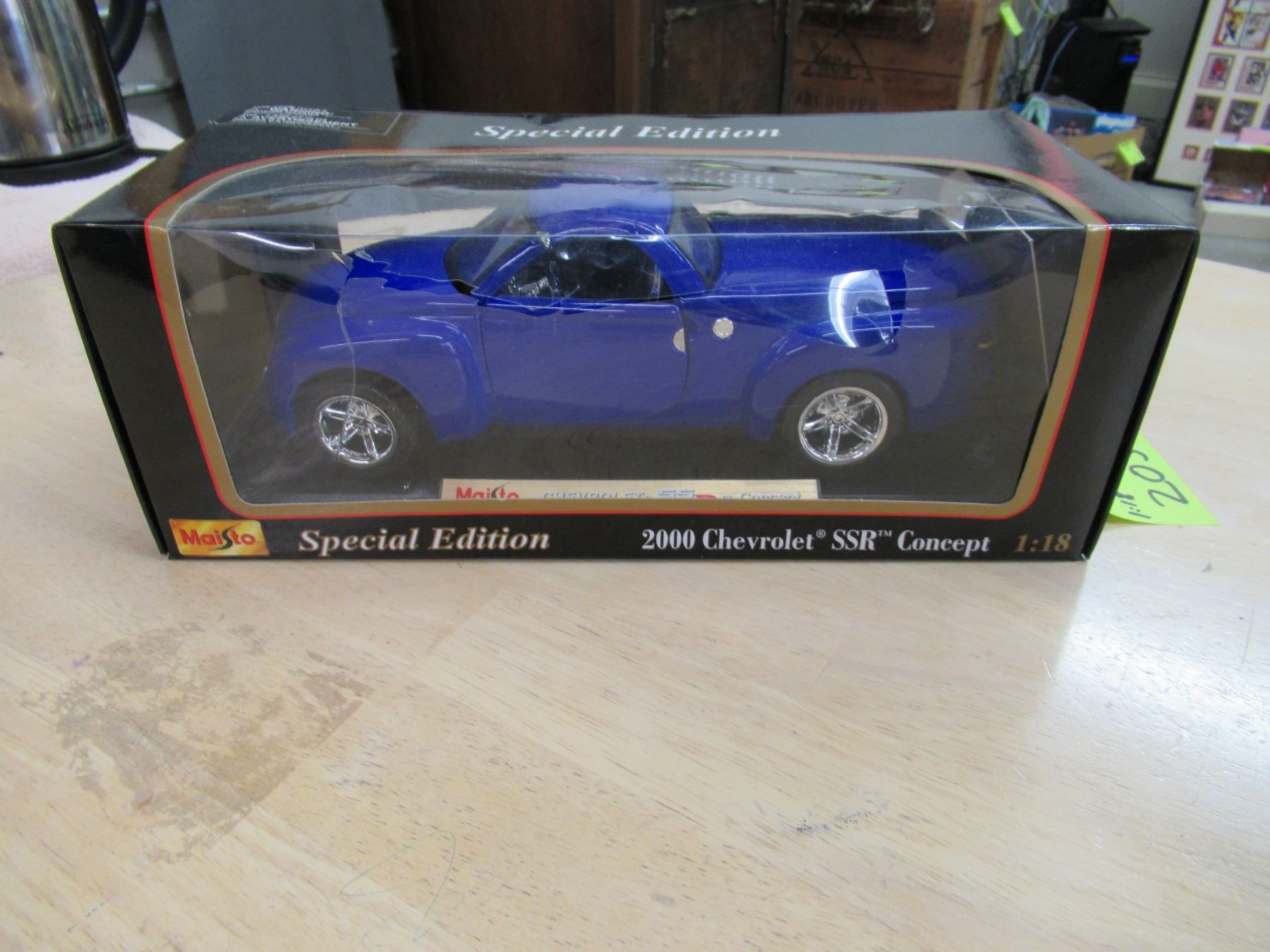 maisto 2000 chevrolet ssr concept