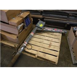 Pick-up box hoist