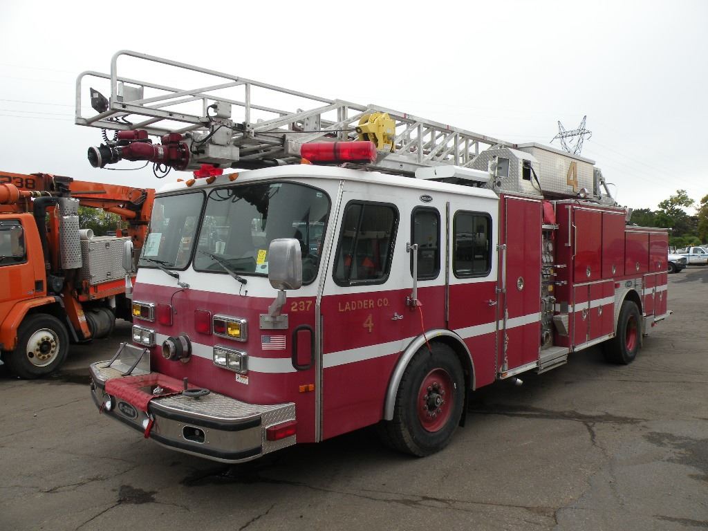 1994 E-One ladder truck SN#-4ENBAAA89R1004300